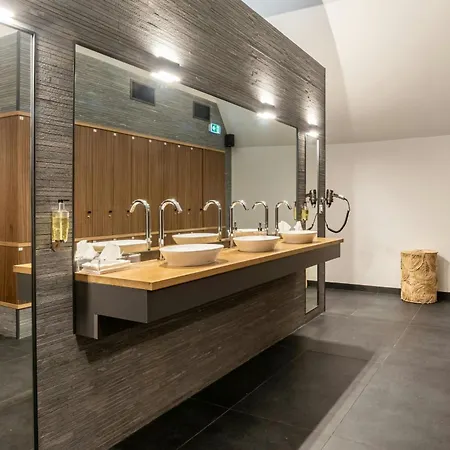 Hotel De Bourgtheroulde, Autograph Collection