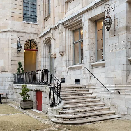 Hotel De Bourgtheroulde, Autograph Collection