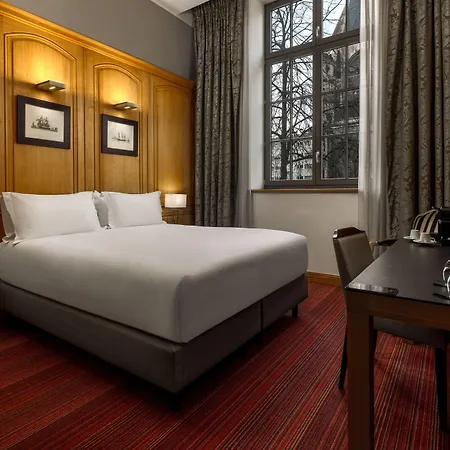 Hotel De Bourgtheroulde, Autograph Collection