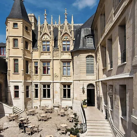 De Bourgtheroulde, Autograph Collection