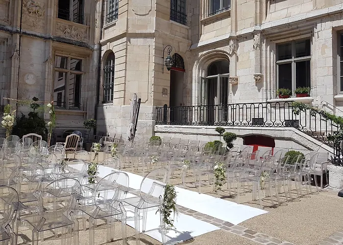 Hotel De Bourgtheroulde, Autograph Collection