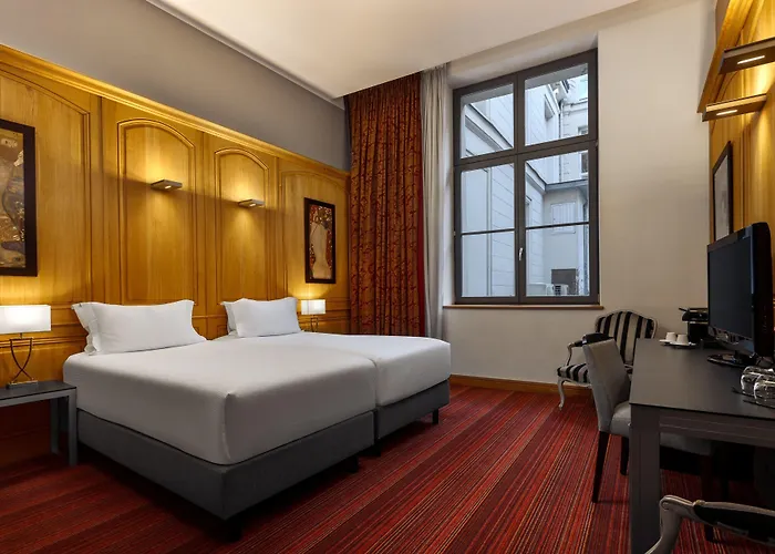 Hotel De Bourgtheroulde, Autograph Collection